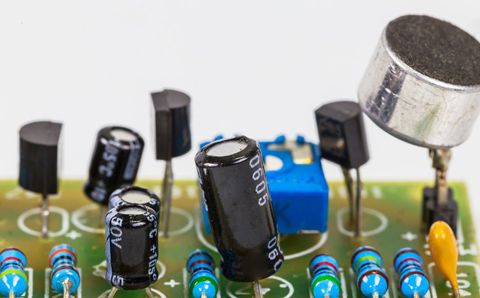 無功補償電容器漏油，可以繼續(xù)使用嗎？